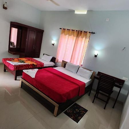 Pkn Homestay Thekkady Kumily Exterior photo