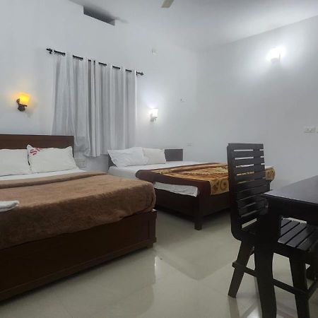 Pkn Homestay Thekkady Kumily Exterior photo