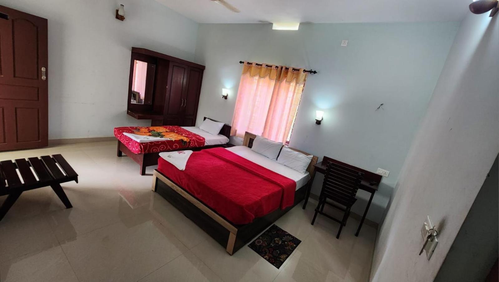 Pkn Homestay Thekkady Kumily Exterior photo