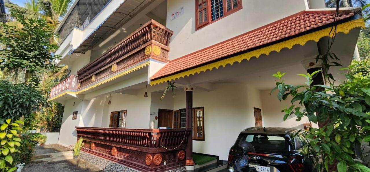 Pkn Homestay Thekkady Kumily Exterior photo