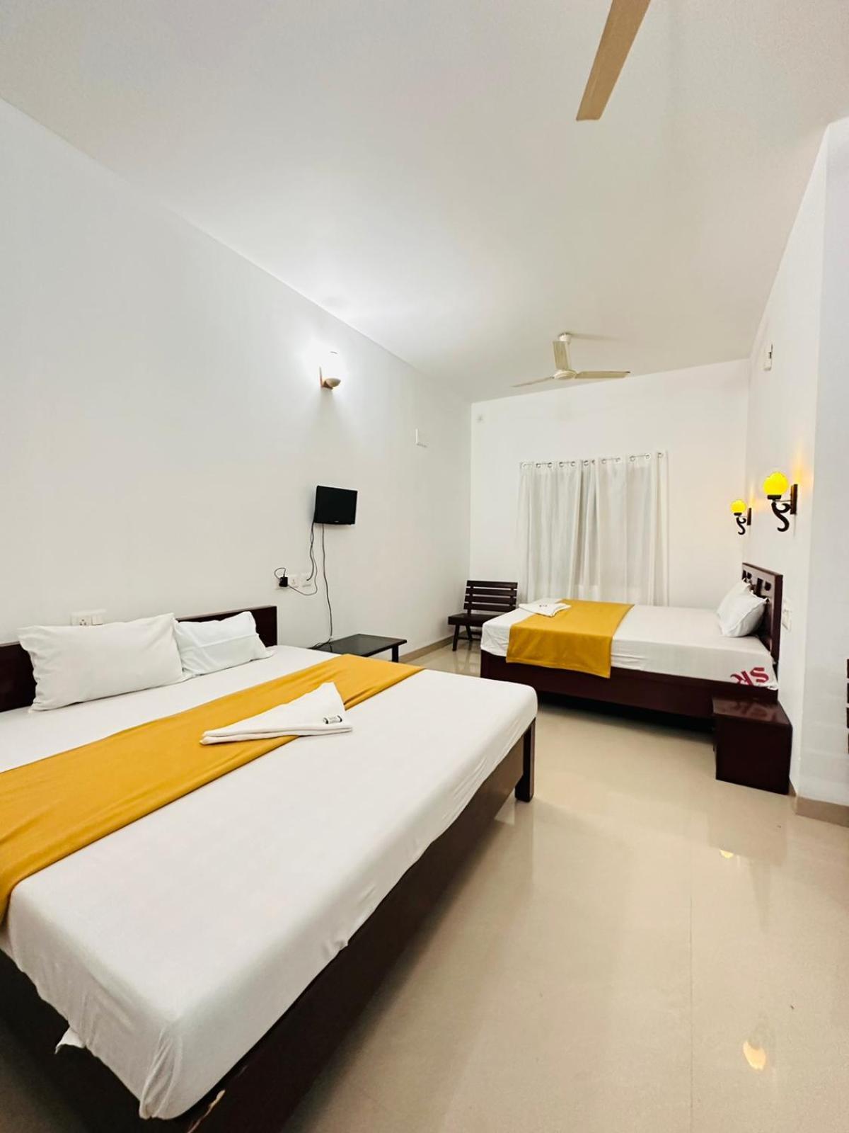 Pkn Homestay Thekkady Kumily Exterior photo