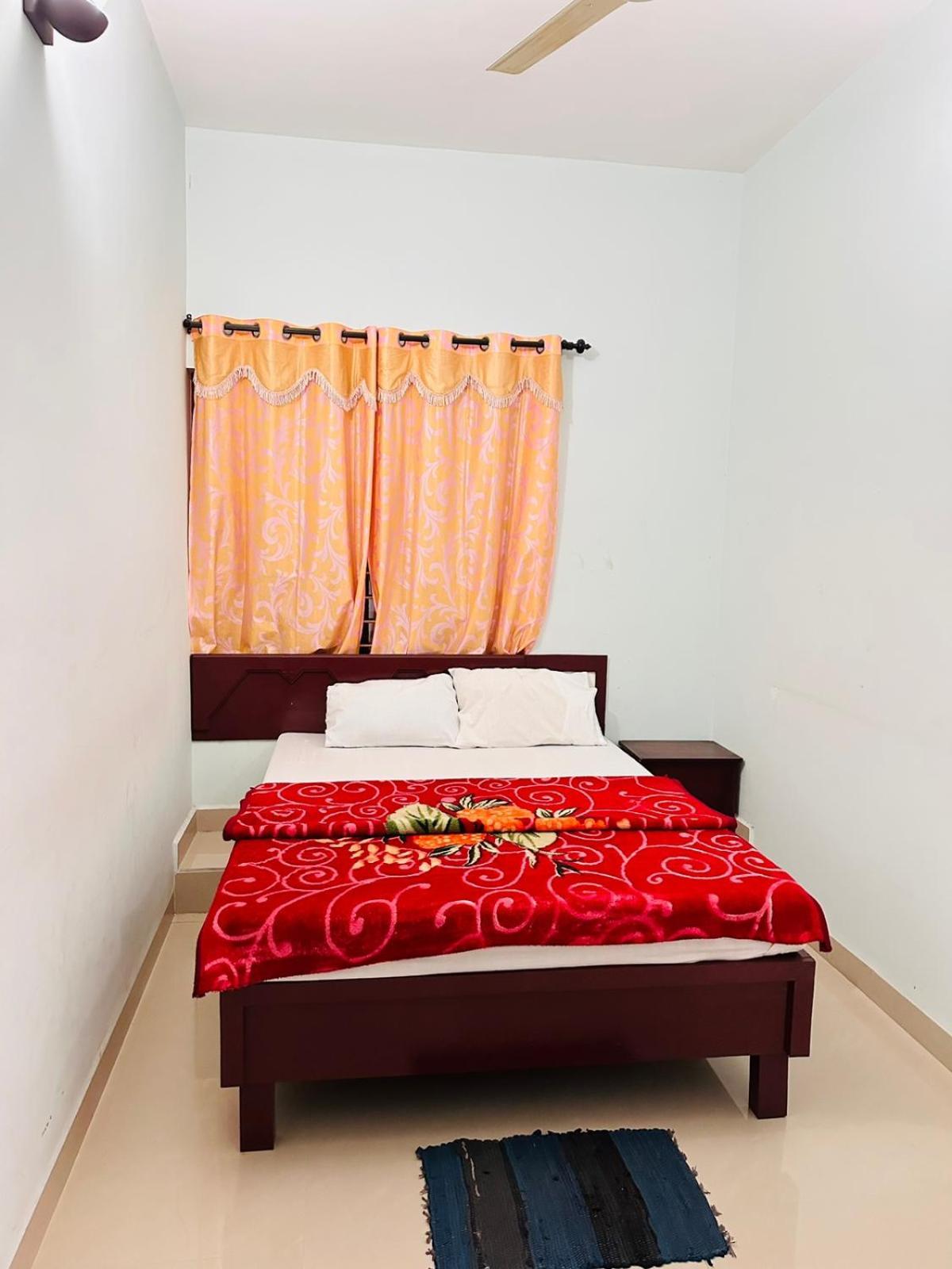 Pkn Homestay Thekkady Kumily Exterior photo