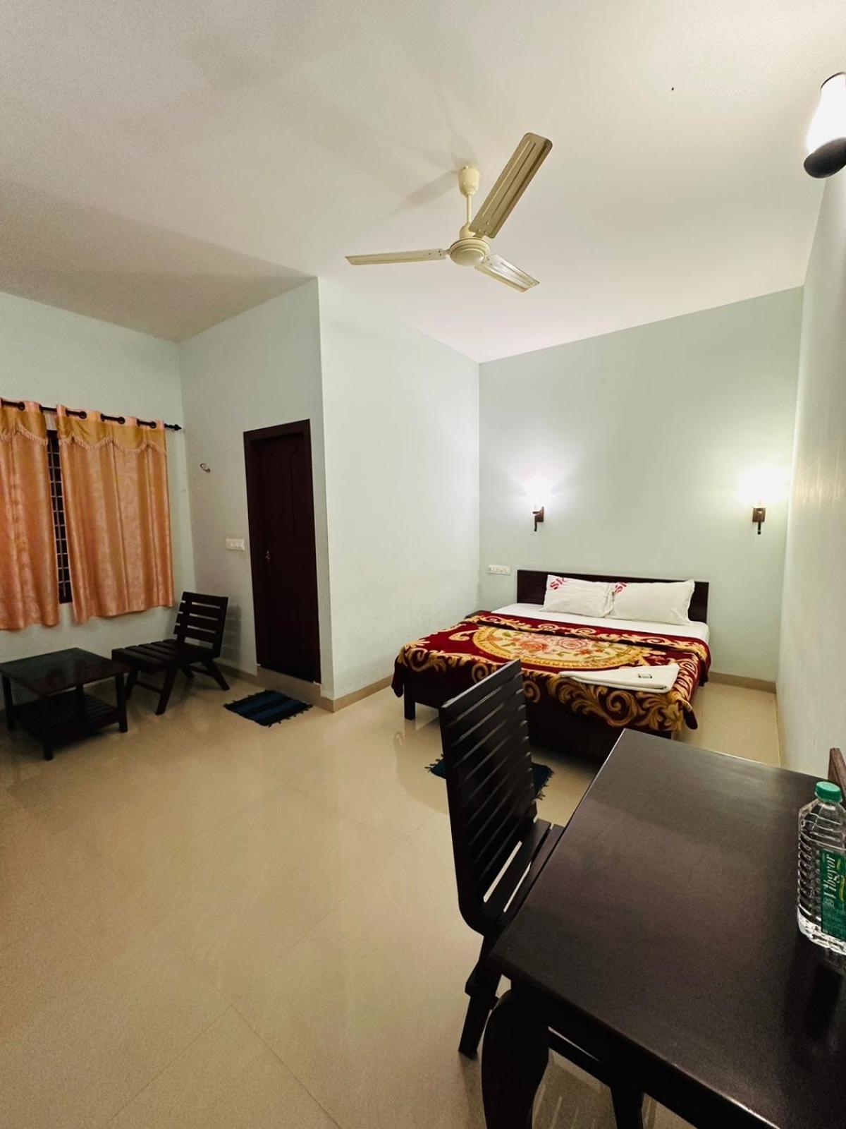 Pkn Homestay Thekkady Kumily Exterior photo