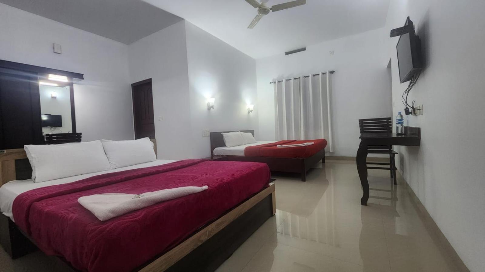 Pkn Homestay Thekkady Kumily Exterior photo